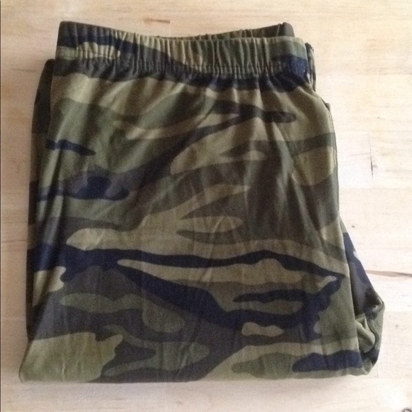 💥 LAST ONE 💥 ✨PLUS✨ Camo Print Soft Leggings - Picture 7 of 8